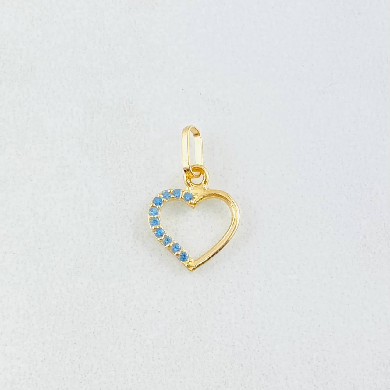 Heart Silhouette Pendant 0.3gr / 0.5in / 18K Gold