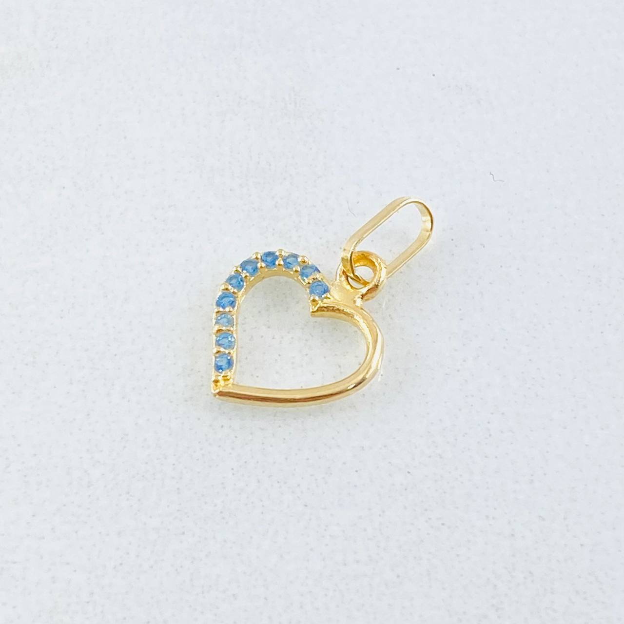 Heart Silhouette Pendant 0.3gr / 0.5in / 18K Gold