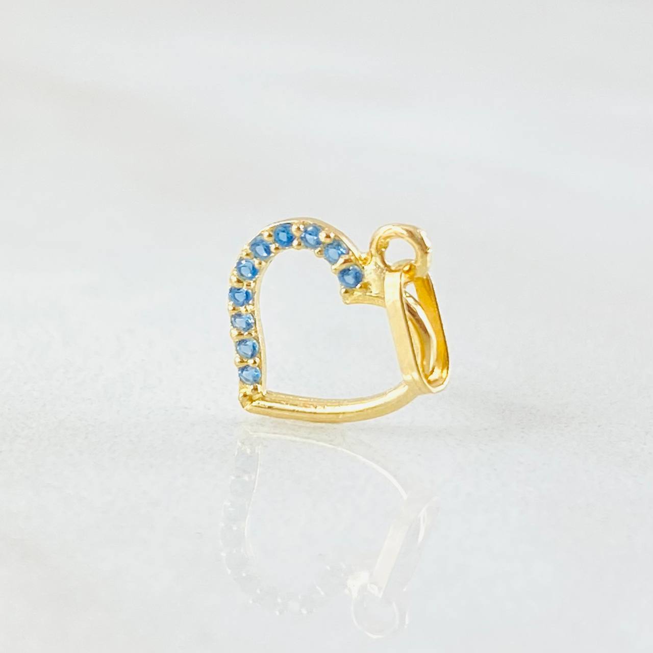 Heart Silhouette Pendant 0.3gr / 0.5in / 18K Gold