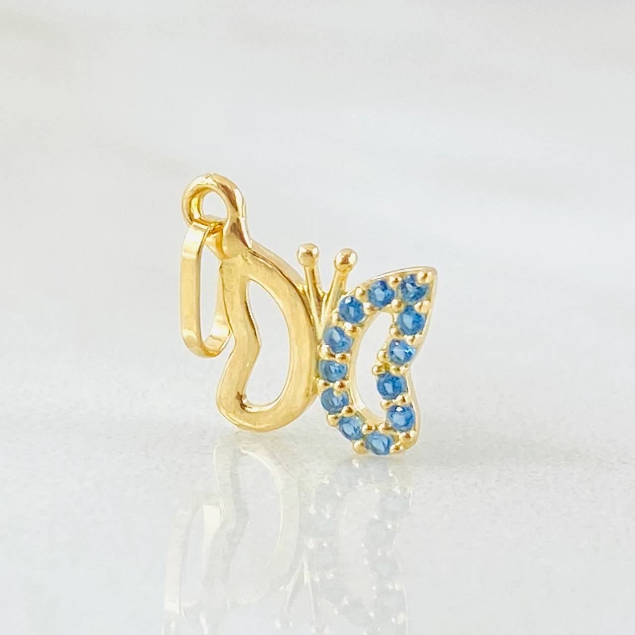 Pendant Butterfly 0.5gr / 1/2 in / 18K Gold ©