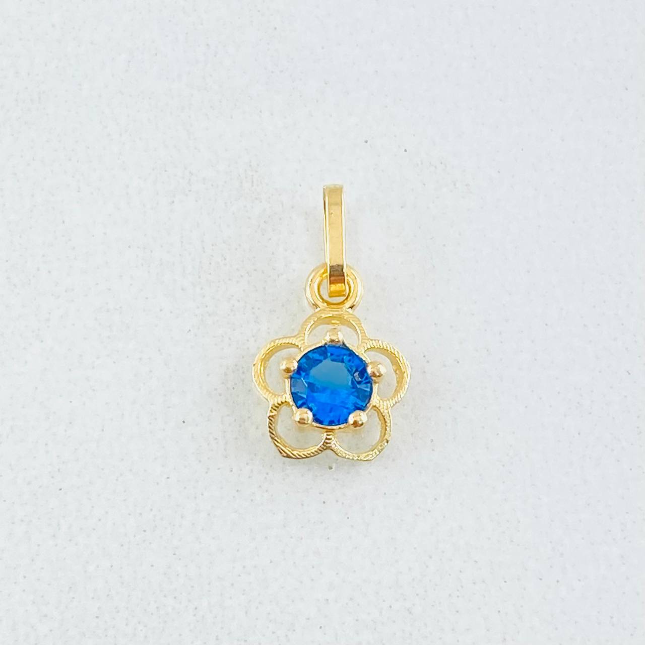 Pendant Flower Silhouette 0.4gr / 1/2 in / 18K Gold ©