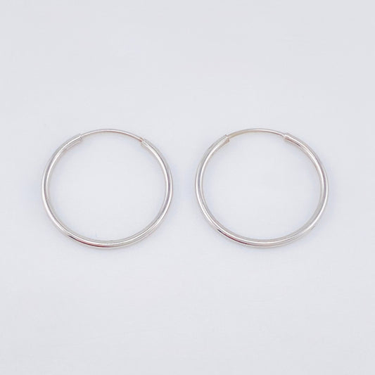 Hoop Earrings Smooth Ring 0.7gr / 3/4 in / 18K White Gold ©