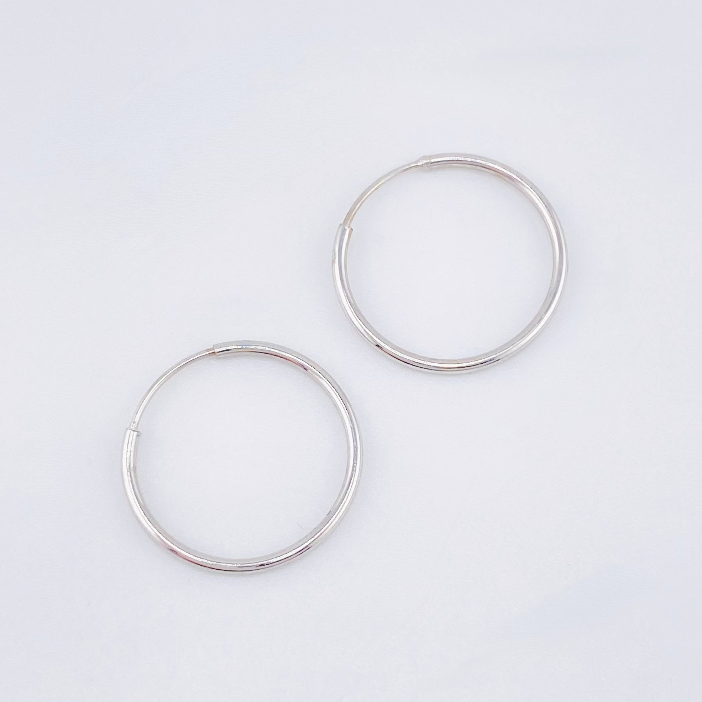 Candongas Aro Liso 0.7gr / 3/4 in / Oro Blanco 18K ©