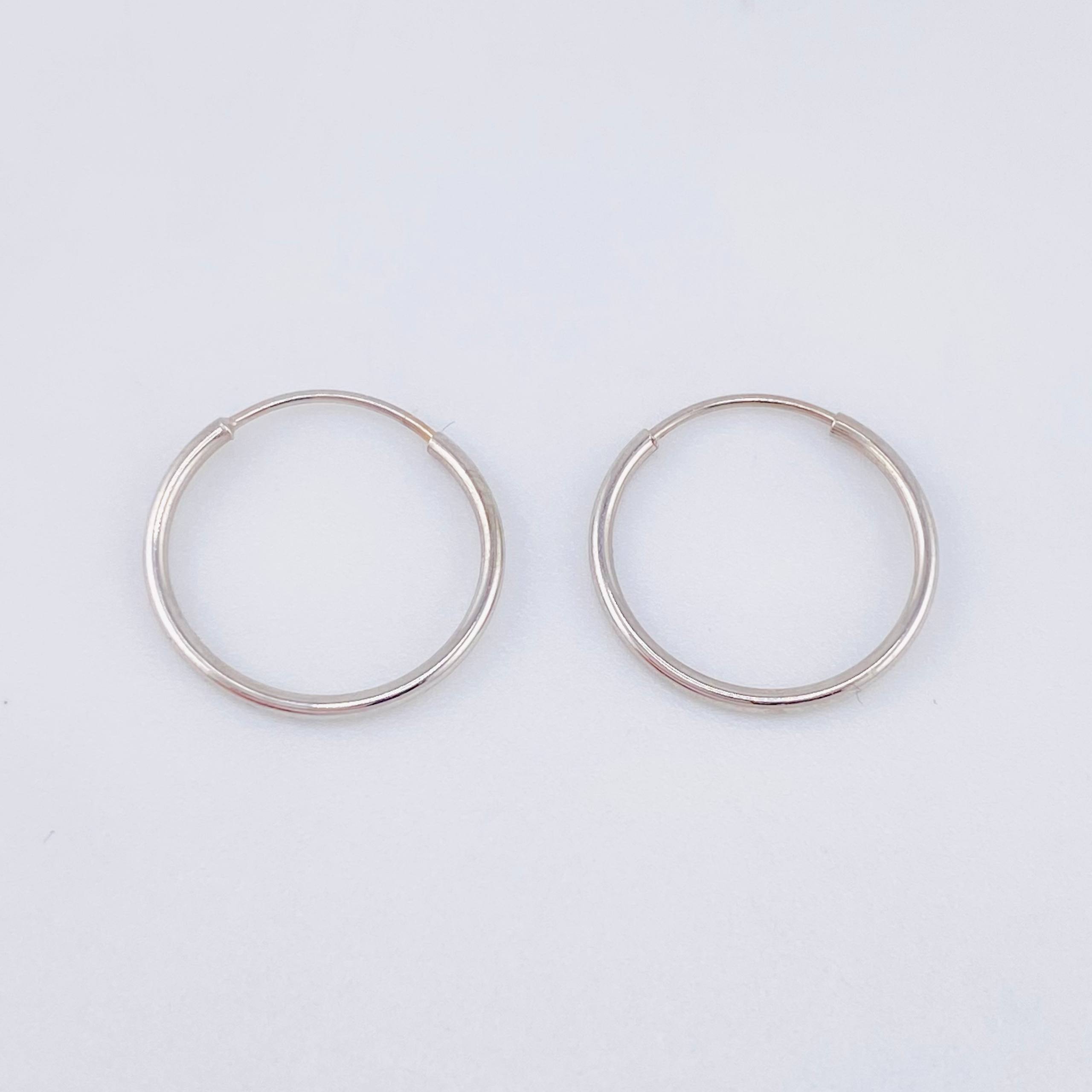 Candongas Aro Liso 0.6gr / 1/2 in / Oro Blanco 18K