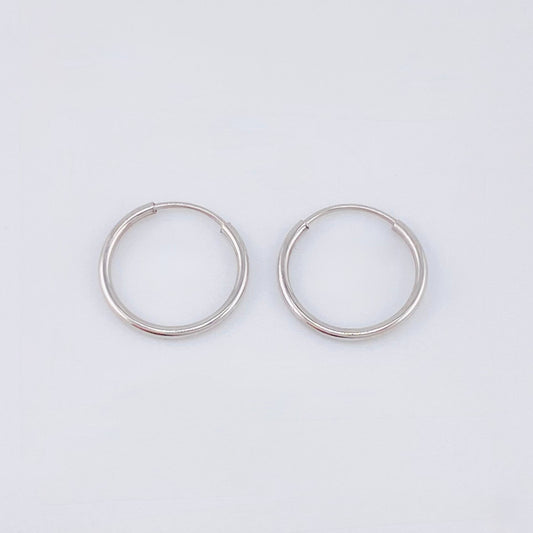 Hoop Earrings Smooth Ring 0.55gr / 1/2 in / 18K White Gold ©