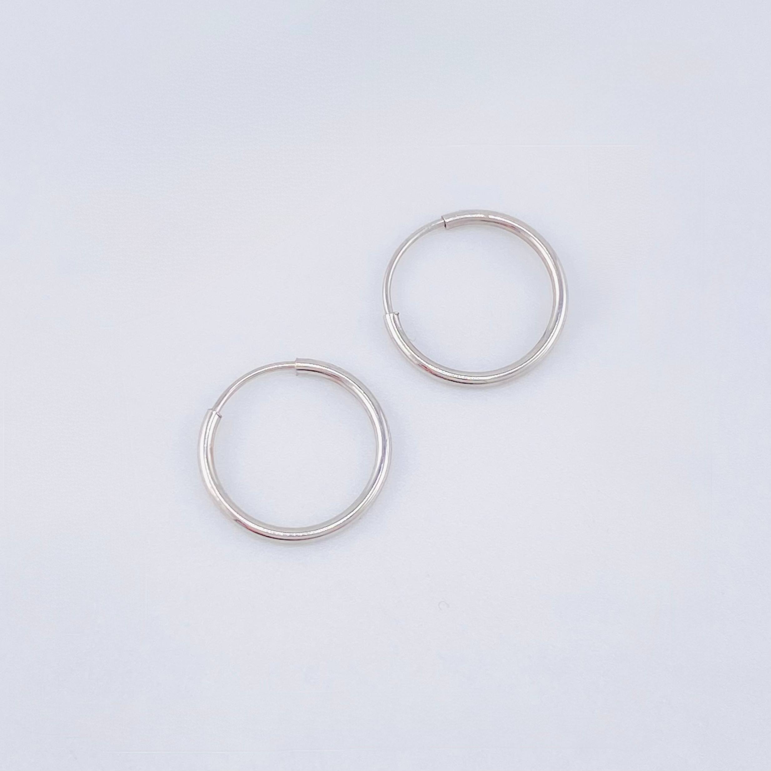 Candongas Aro Liso 0.5gr / 1/2 in / Oro Blanco 18K ©