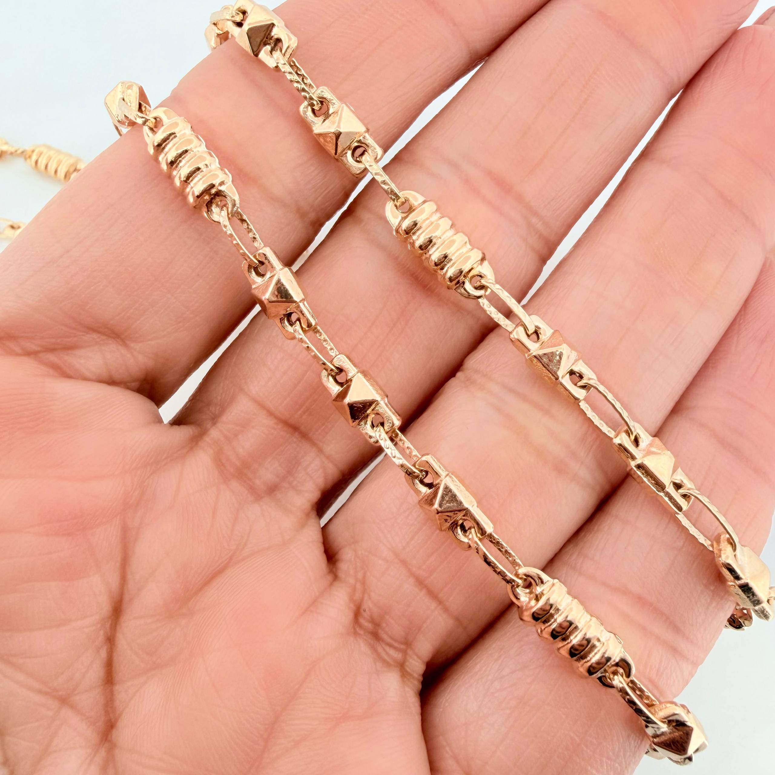Cadena Rustica rombo tornillo 13.6g / 24 1/4 in / 4.7mm Oro Amarillo 18K