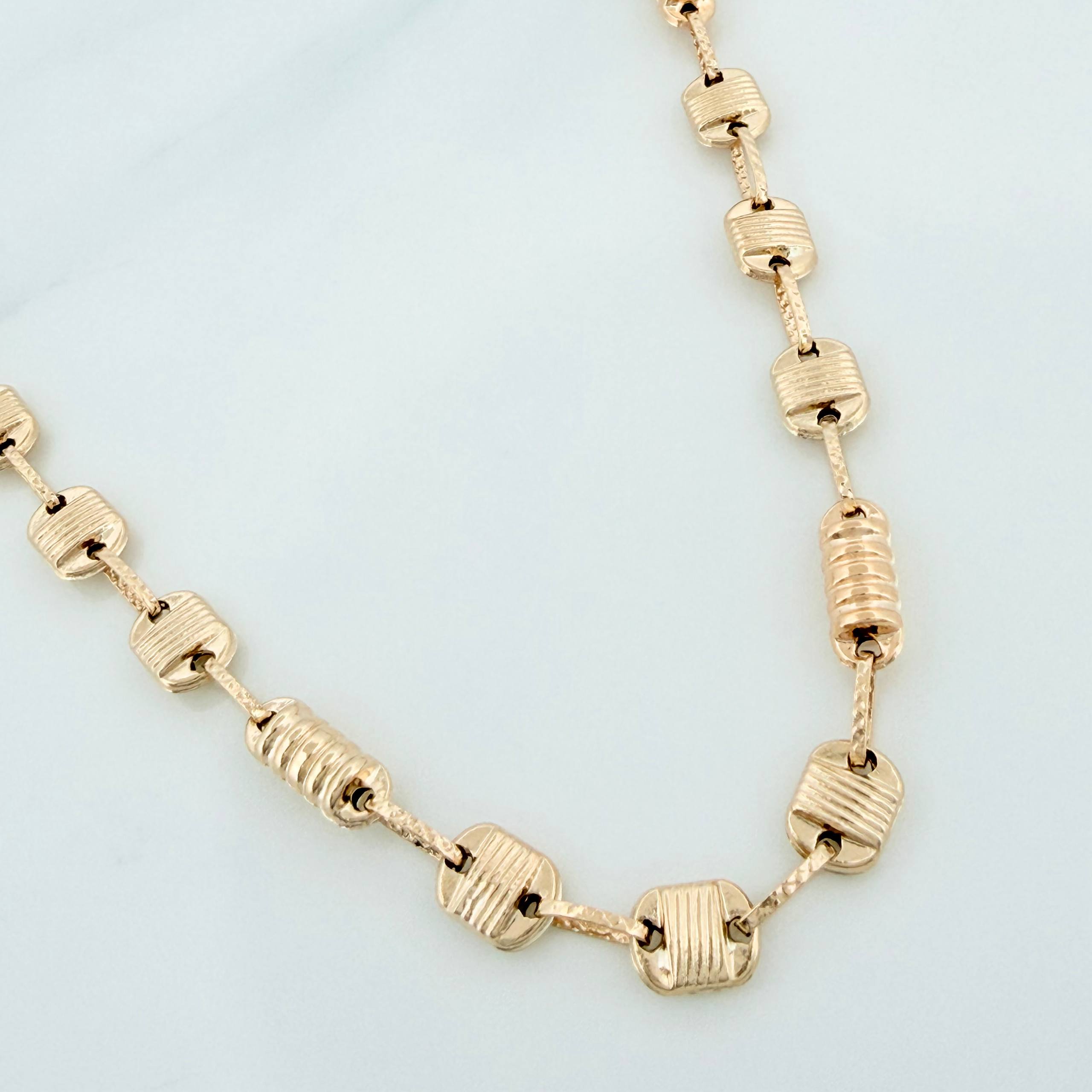 Cadena Rustica barril 12.4g / 24 1/4 in / 5.3mm Oro Amarillo 18K