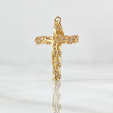 Dije Crúz Cristo Espiralizado 2.15gr / 2.9cm / Circones Blancos Oro Amarillo 18K