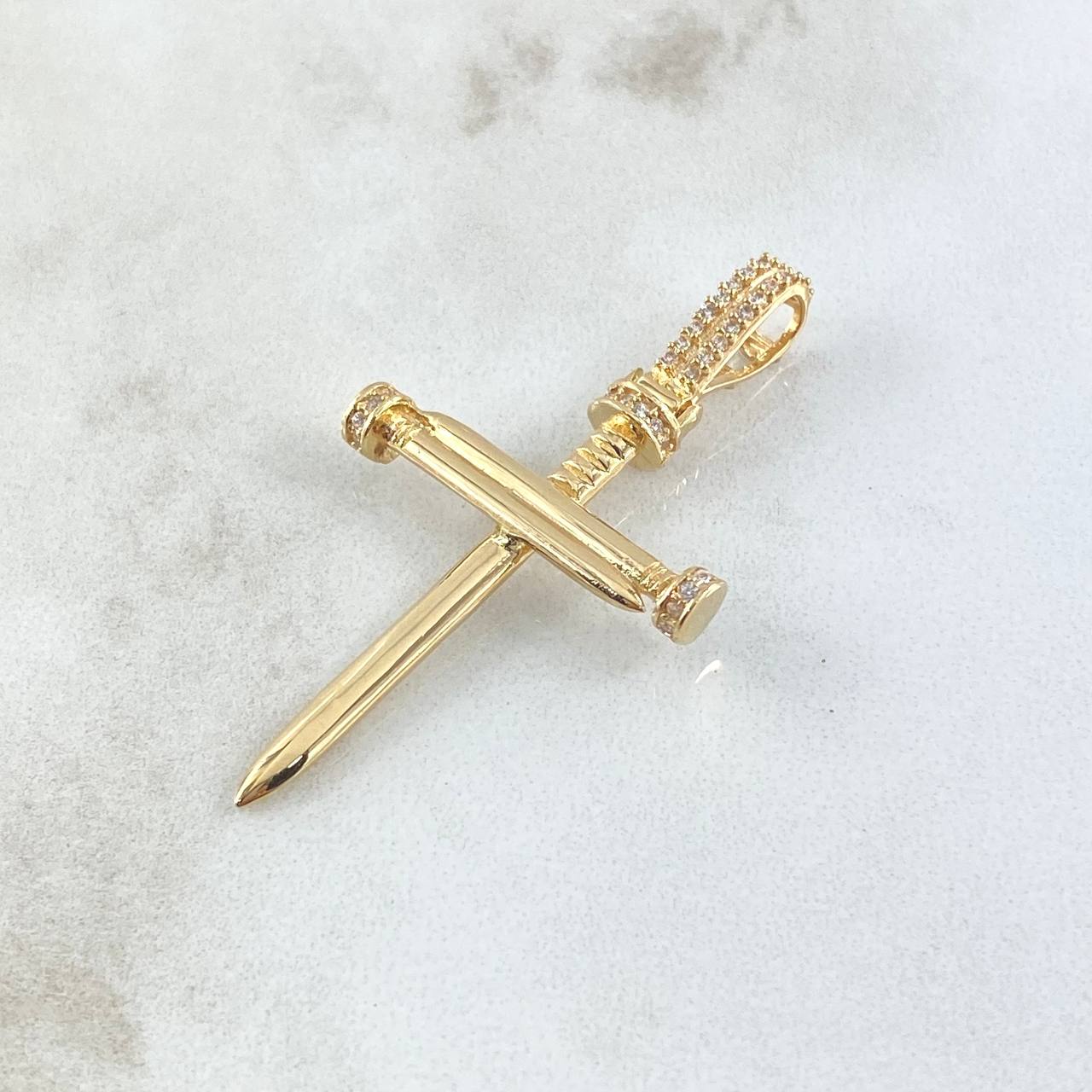 Dije Crúz Clavo 4.25gr / 4.6cm / Circones Blancos Oro Amarillo 18K