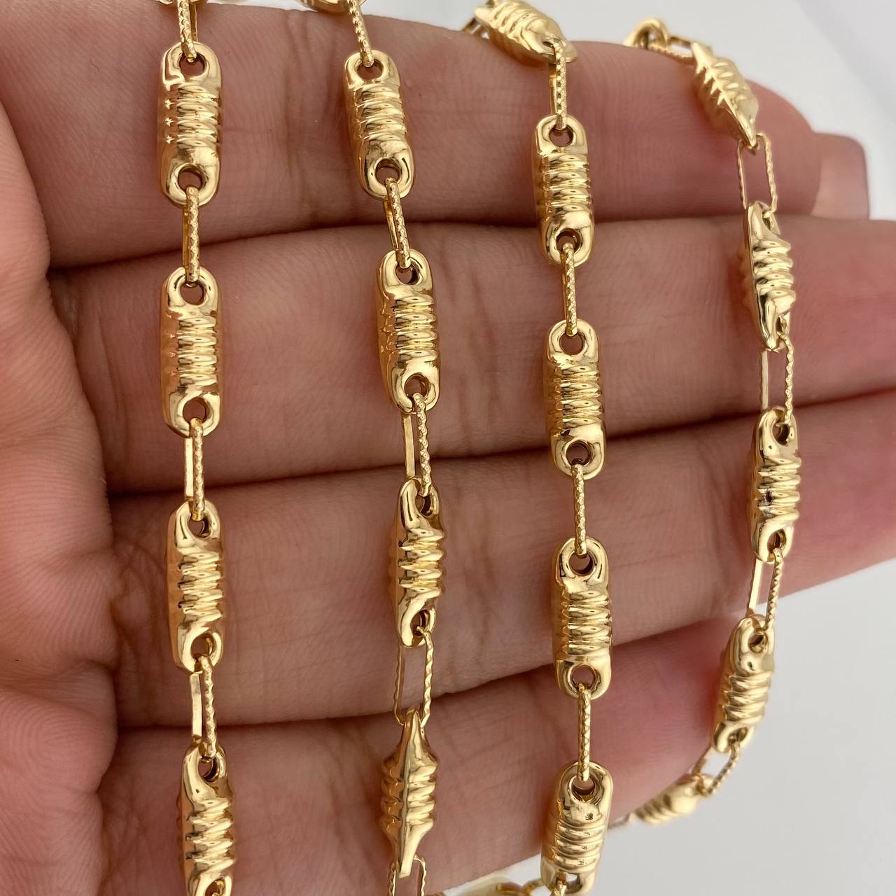 Rustic Barrel Chain 12.35 g / 24 in / 3.75 mm 18K Yellow Gold