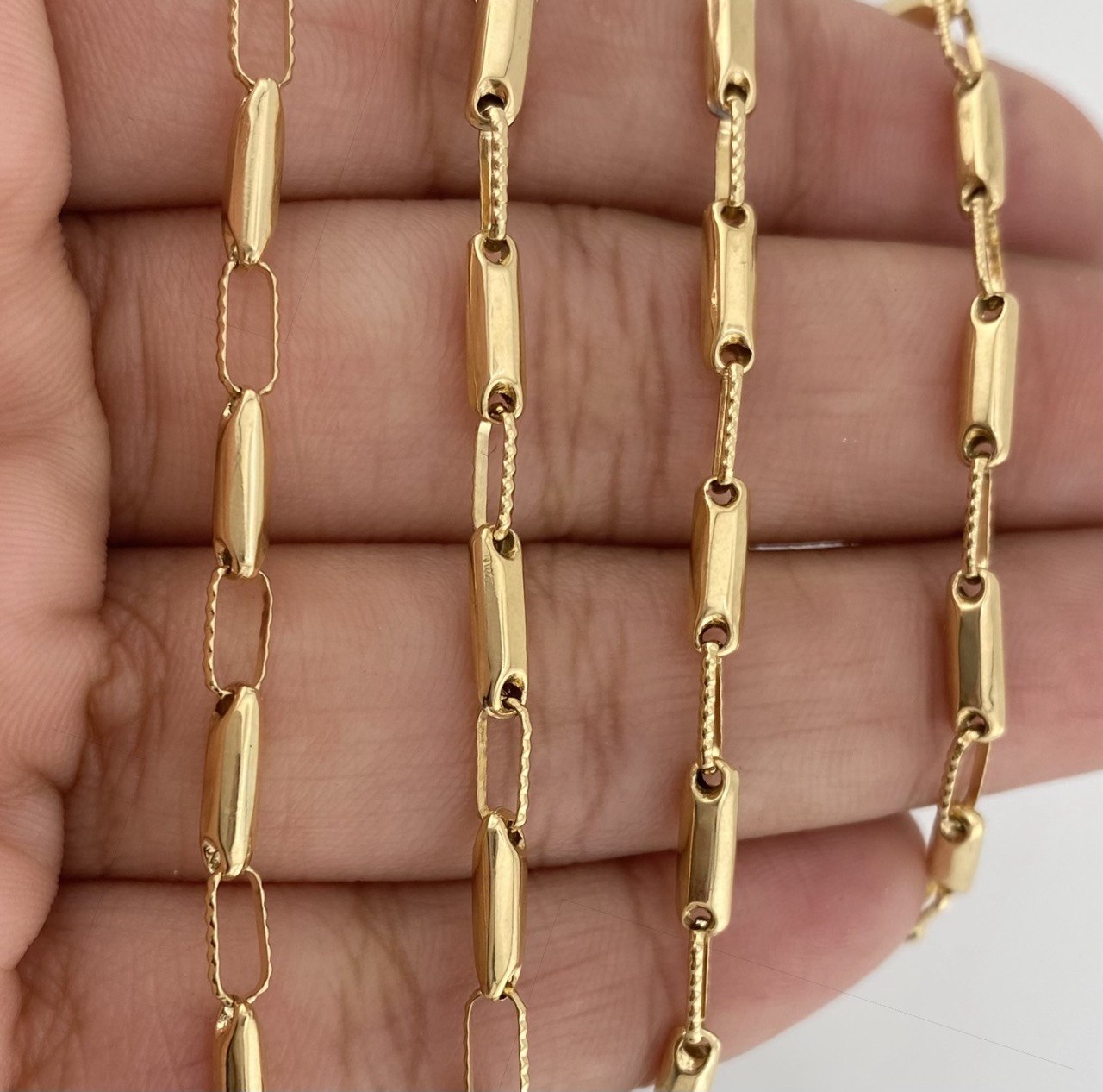 Rustic Rectangle Chain 9 g / 24 in / 2.6 mm 18K Yellow Gold
