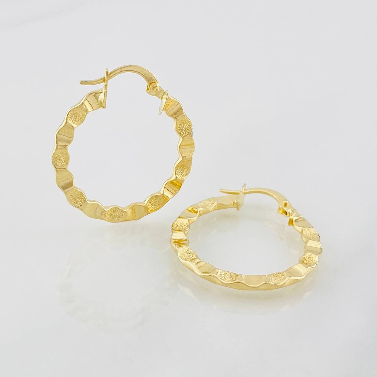 Hoop Earrings Siad 1.65g / 1 in 18K Yellow Gold