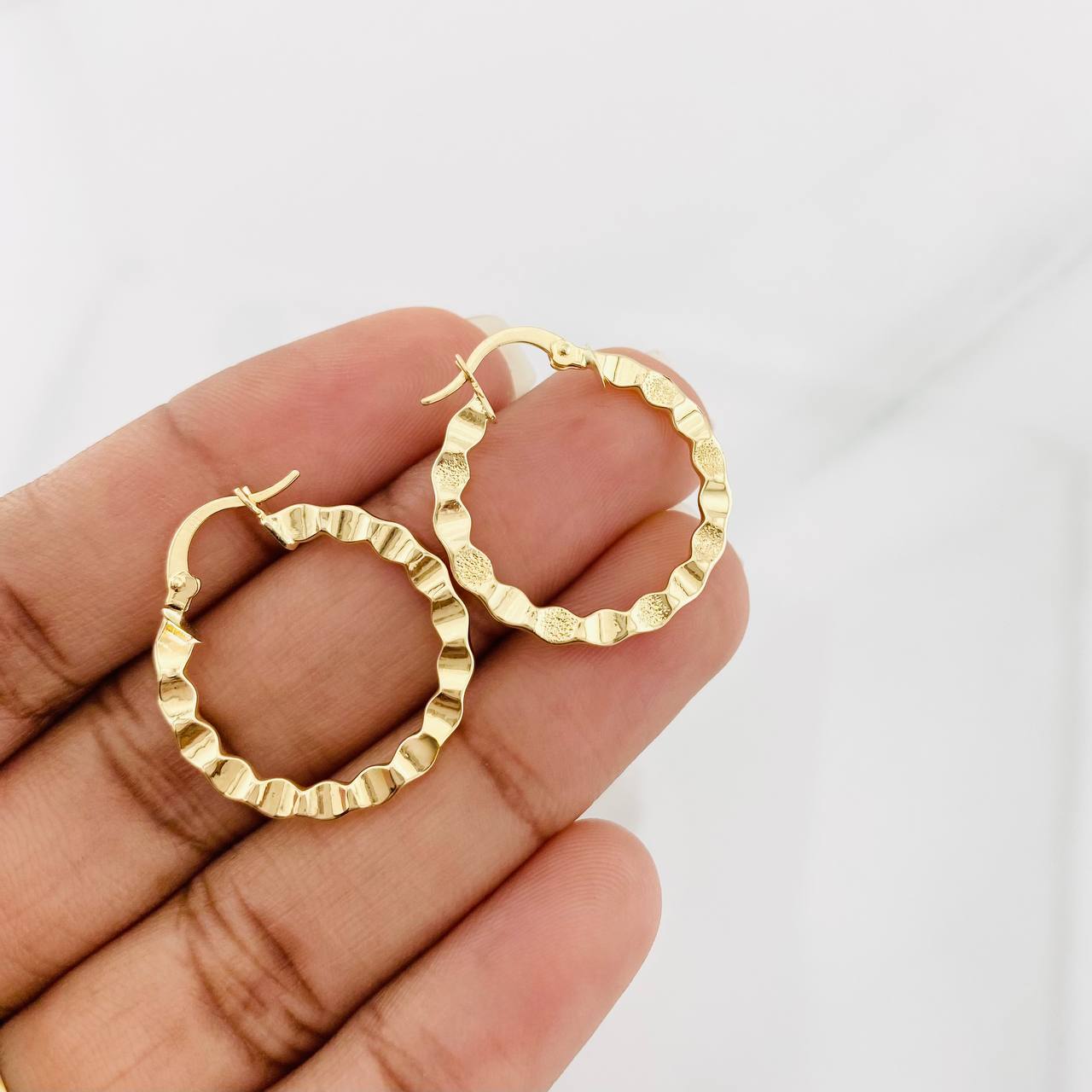 Hoop Earrings Siad 1.65g / 1 in 18K Yellow Gold