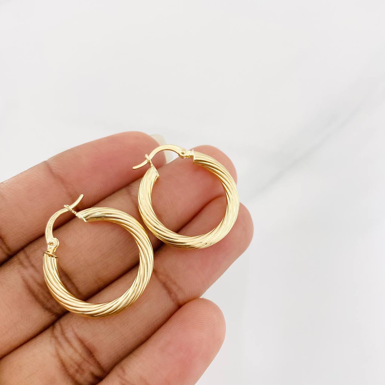 Hoop Earrings Mary 2.9g / 1 in Yellow Gold 18K