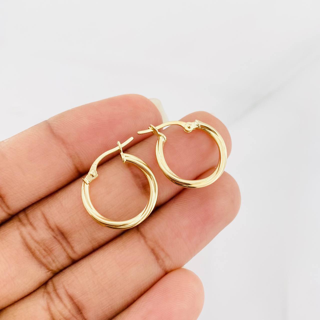 Hoop Earrings Mary 1.05g / 3/4 in Yellow Gold 18K