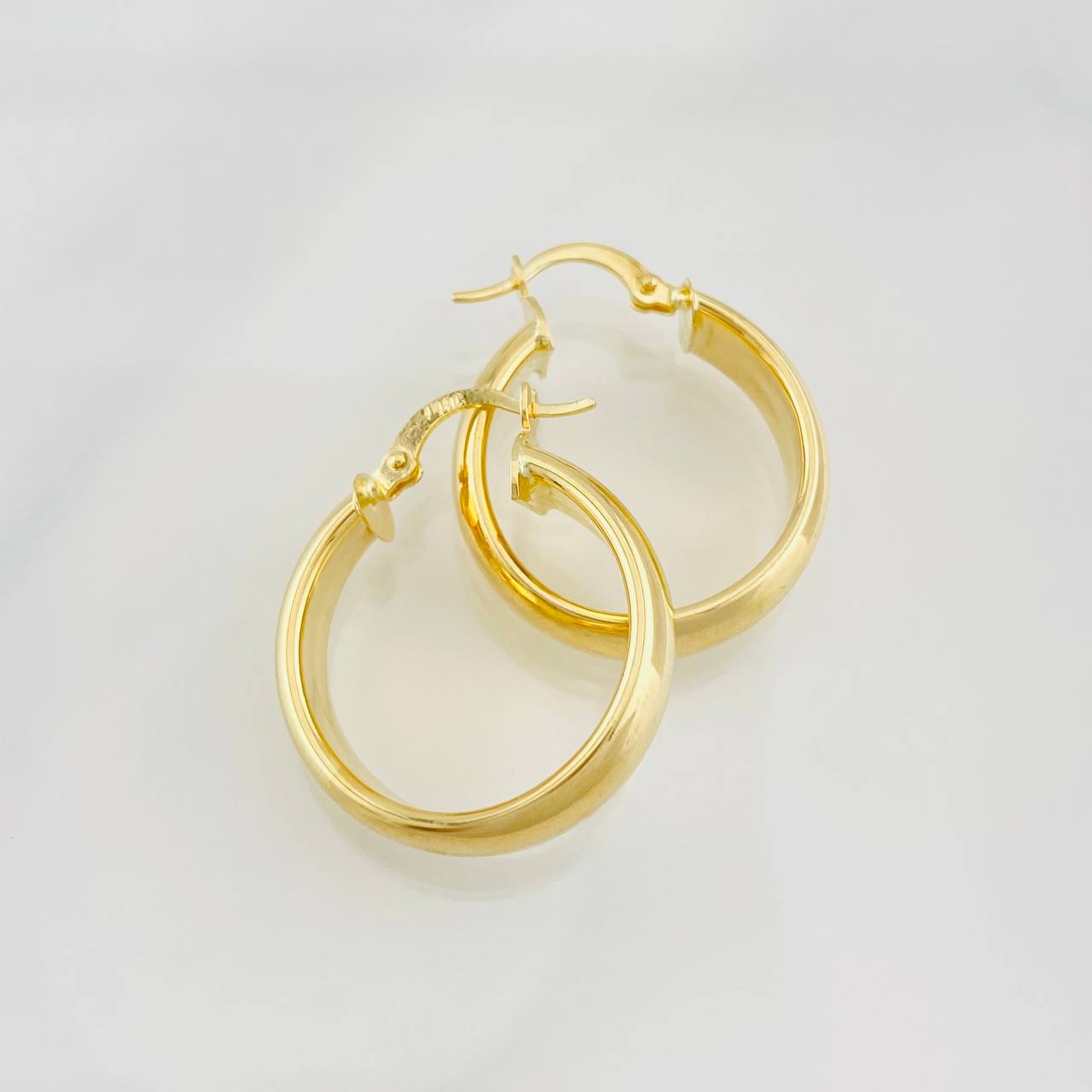 Hoop Earrings Winter 3.9g / 1 in 18K Yellow Gold