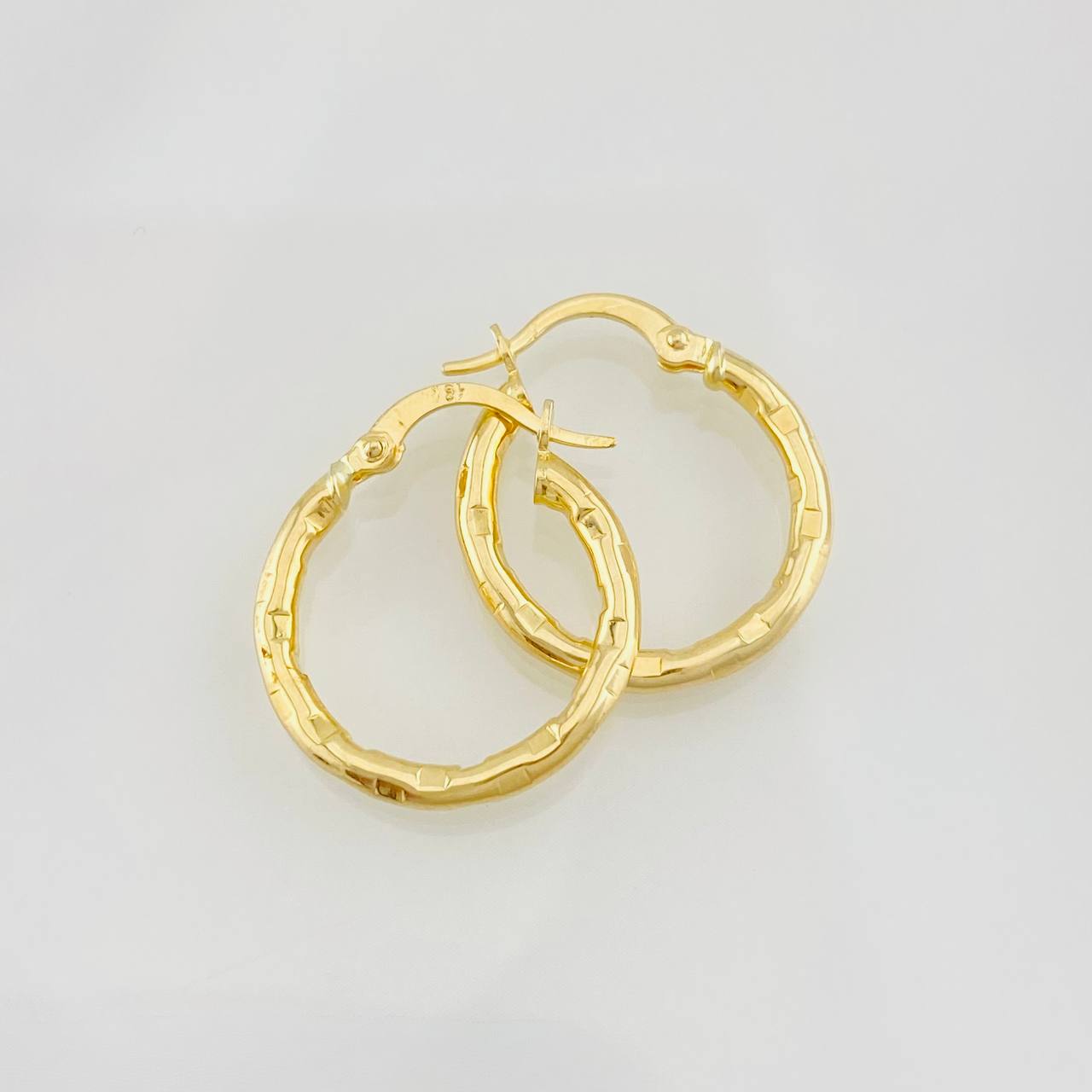 Hoop Earrings Lucero 1.5g / 3/4 in 18K Yellow Gold