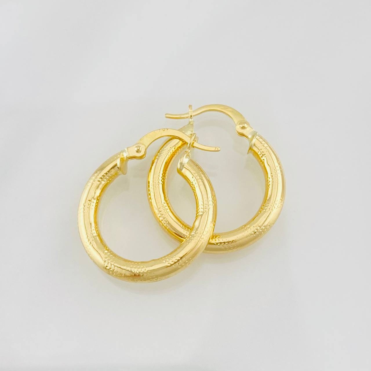 Hoop Earrings Sandra 2.5g / 1 in Yellow Gold 18K