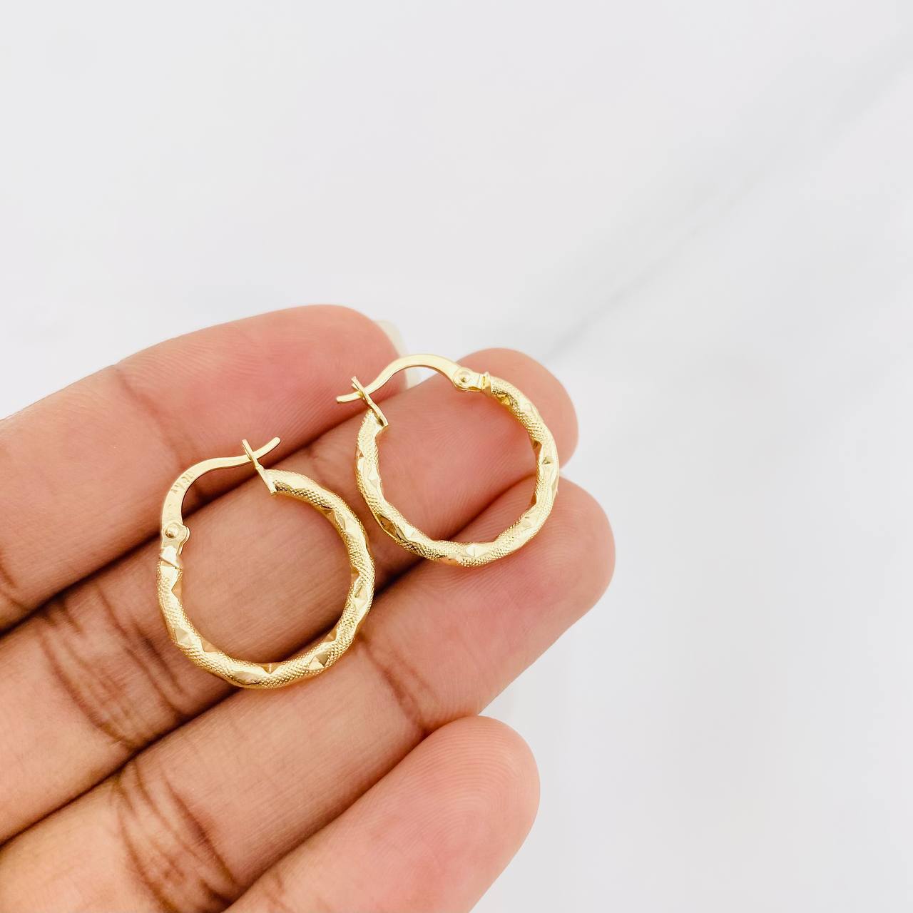 Hoop Earrings Kataleya 1.45g / 3/4 in 18K Yellow Gold