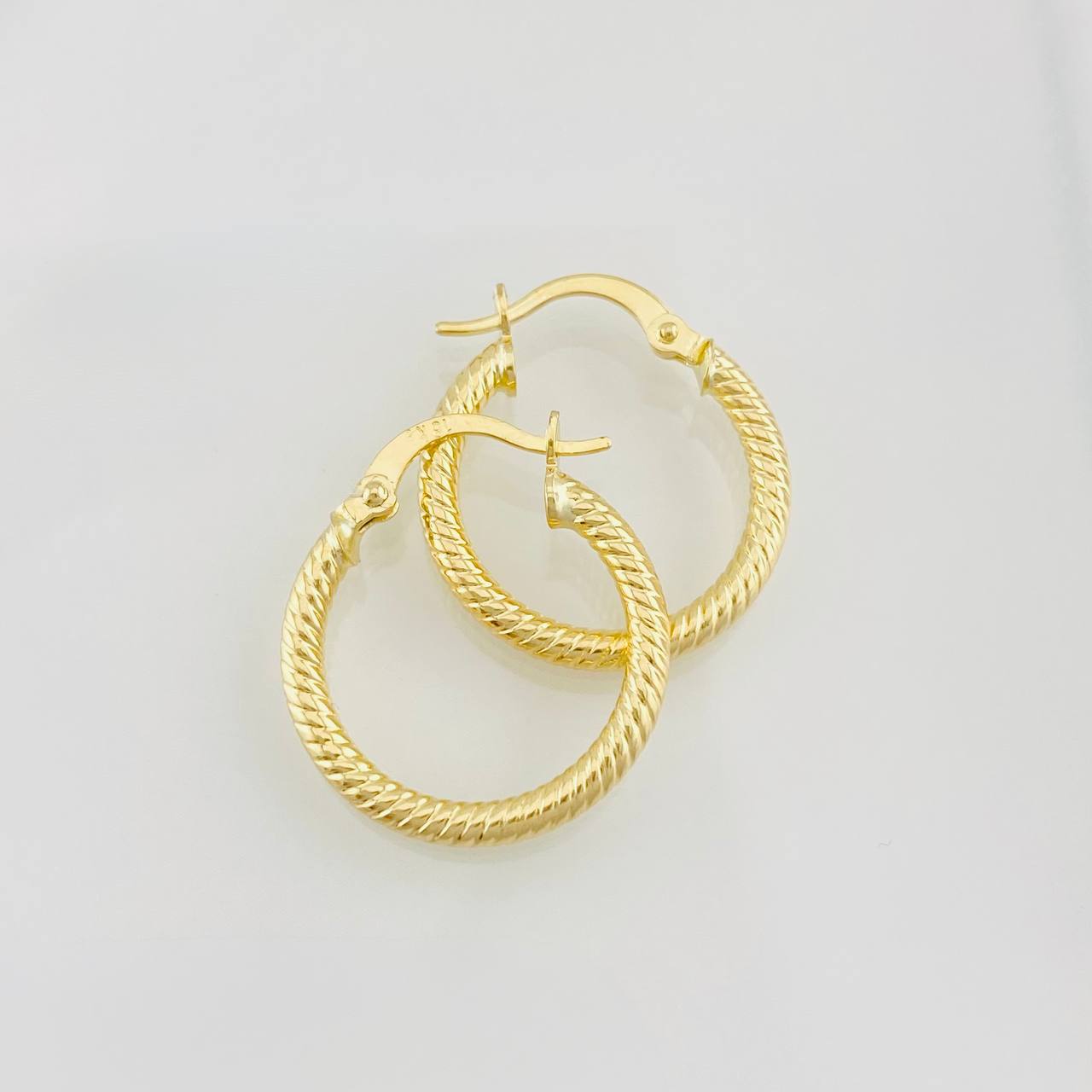 Hoop Earrings Zion 1.5g / 3/4 in 18K Yellow Gold