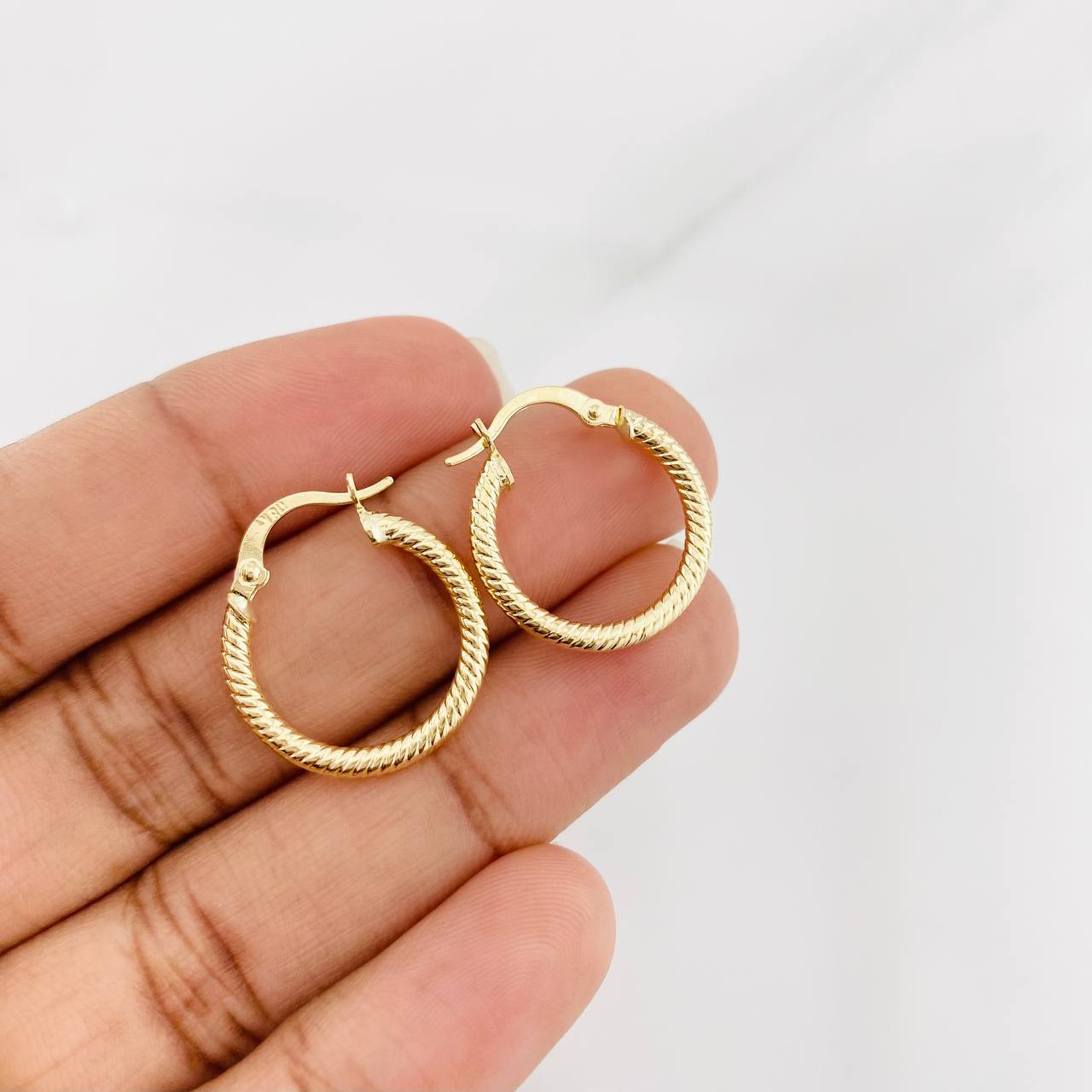 Hoop Earrings Zion 1.5g / 3/4 in 18K Yellow Gold