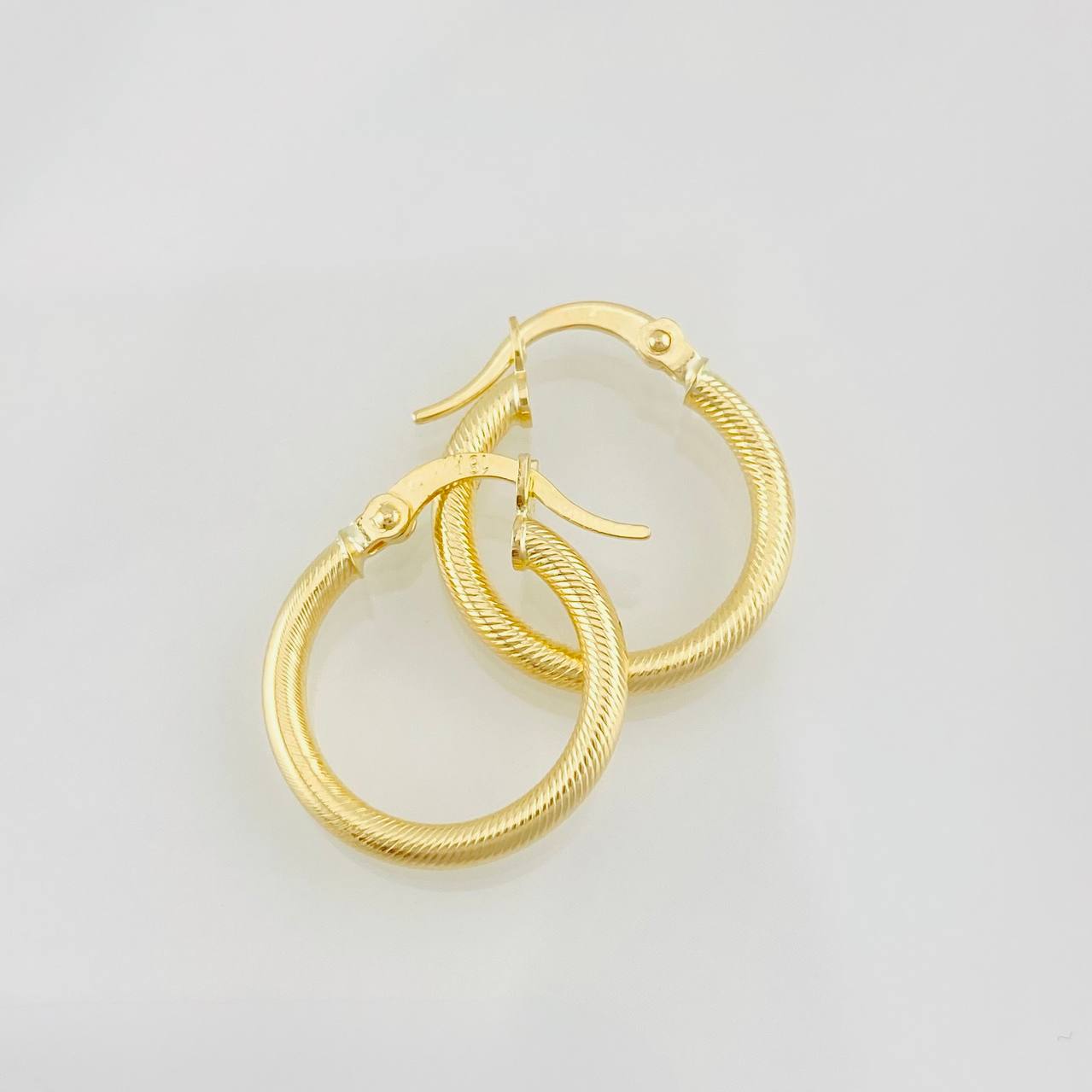 Hoop Earrings Zion 1.35g / 3/4 in 18K Yellow Gold