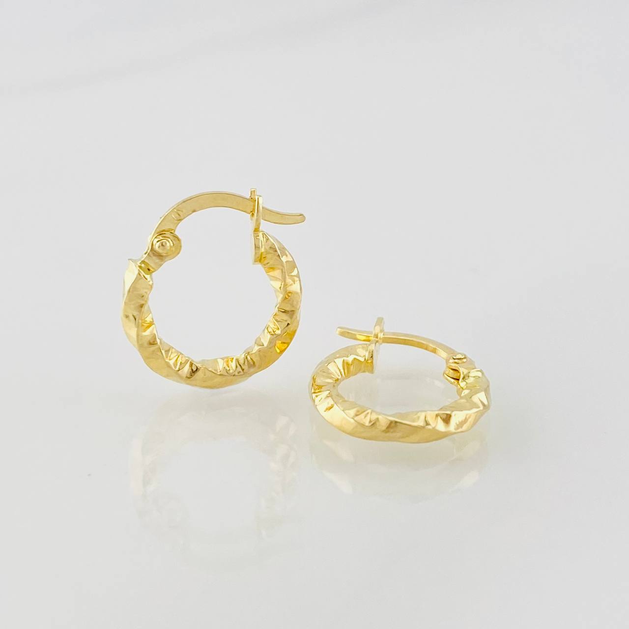 Hoop Earrings Majo 1.05g / 1/2 in 18K Yellow Gold