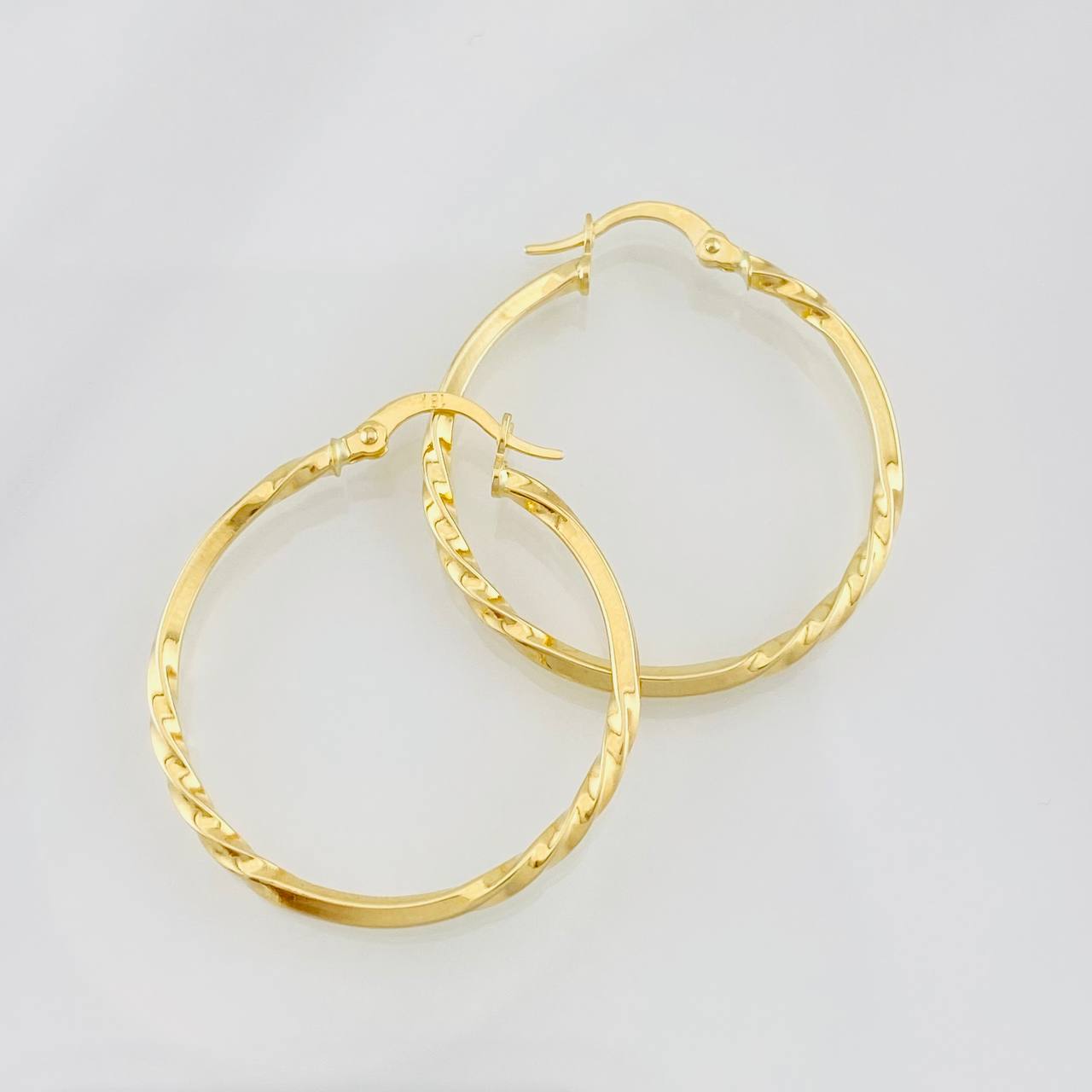 Hoop Earrings Megan 1.6g / 1 1/4 in 18K Yellow Gold