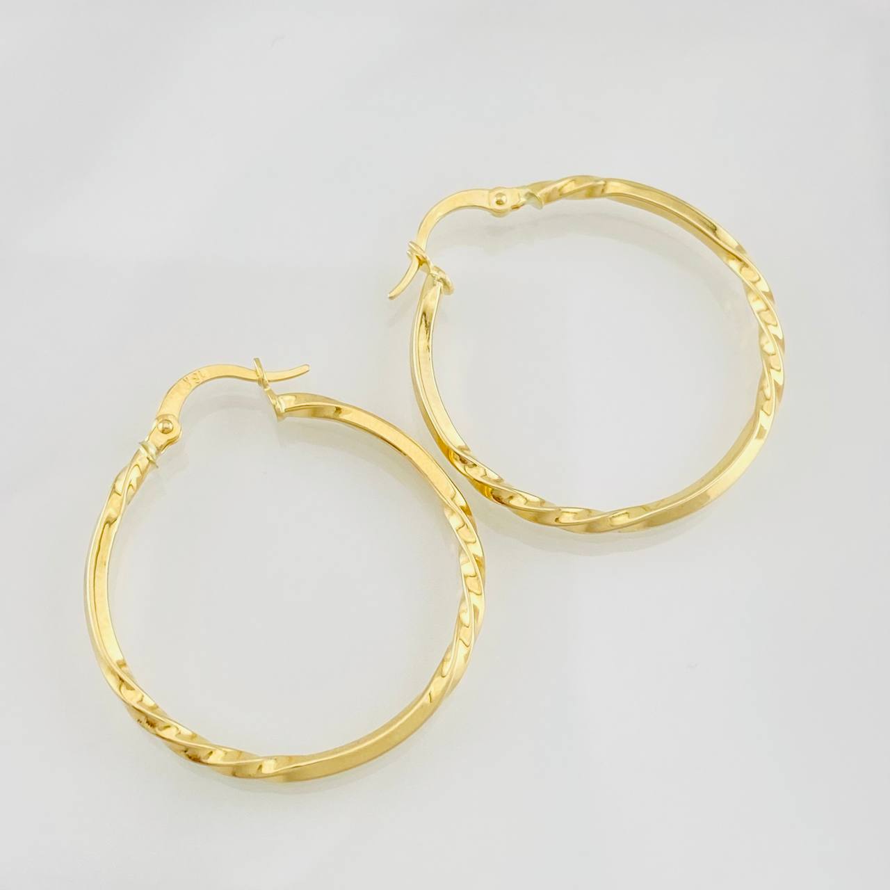 Hoop Earrings Megan 1.6g / 1 1/4 in 18K Yellow Gold