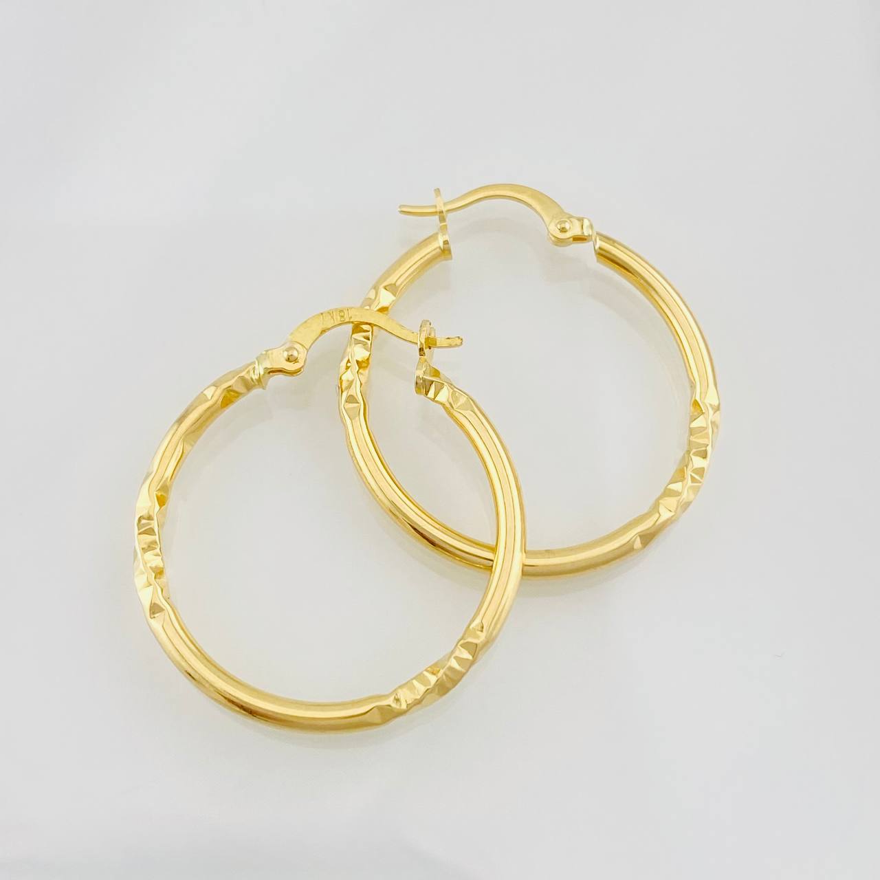 Hoop Earrings Megan 1.85g / 1 1/4 in 18K Yellow Gold