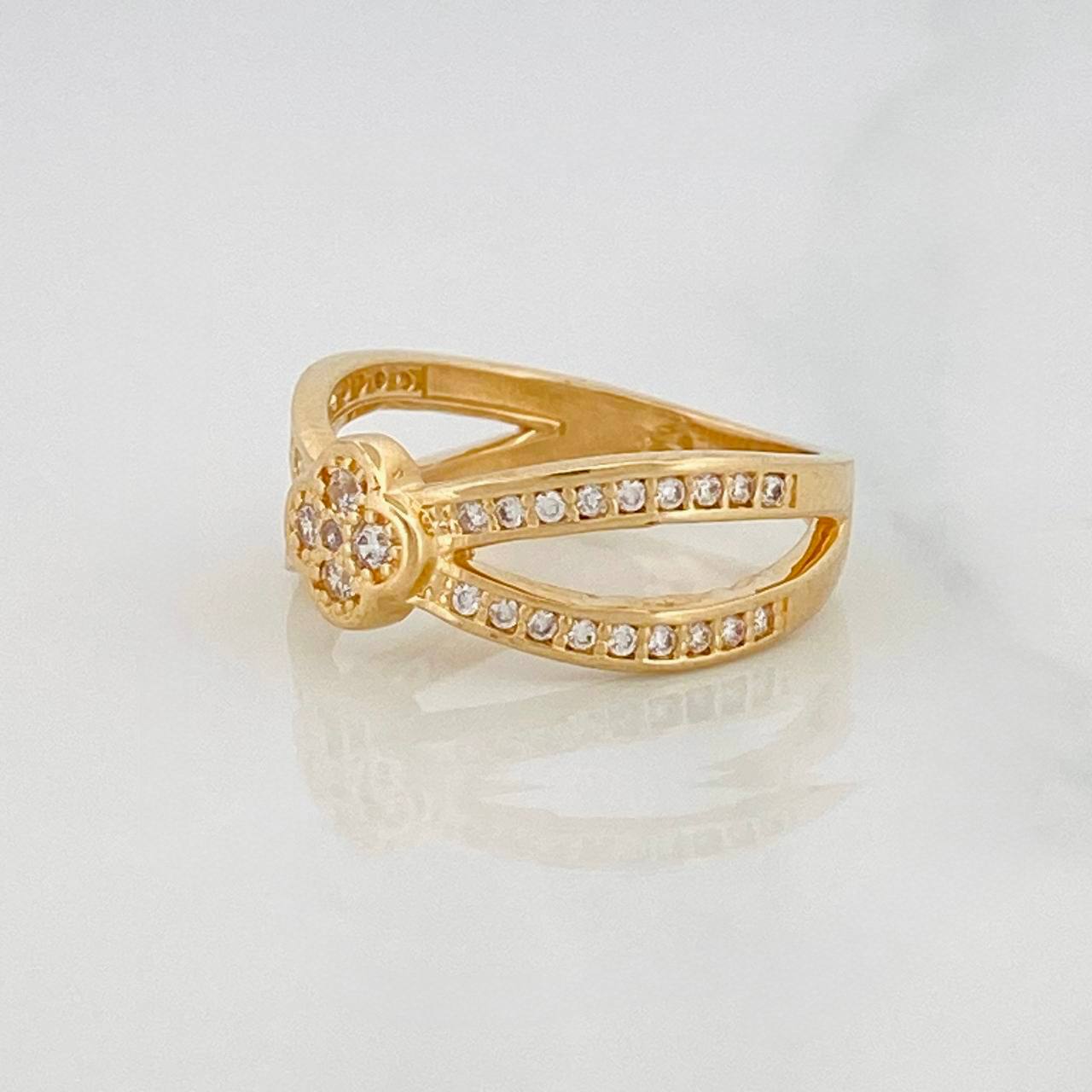 Anillo Trebol Cruzado 3.25g / T5 1/2 Oro Amarillo 18K