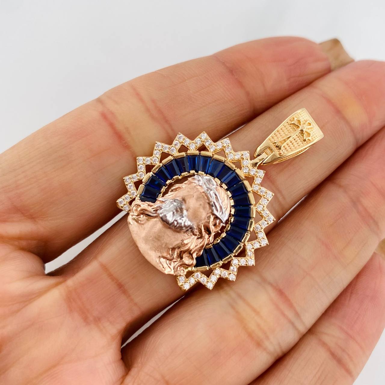 Dije Rostro de Cristo 7.55g / 1 1/2 in Tres Oros 18K