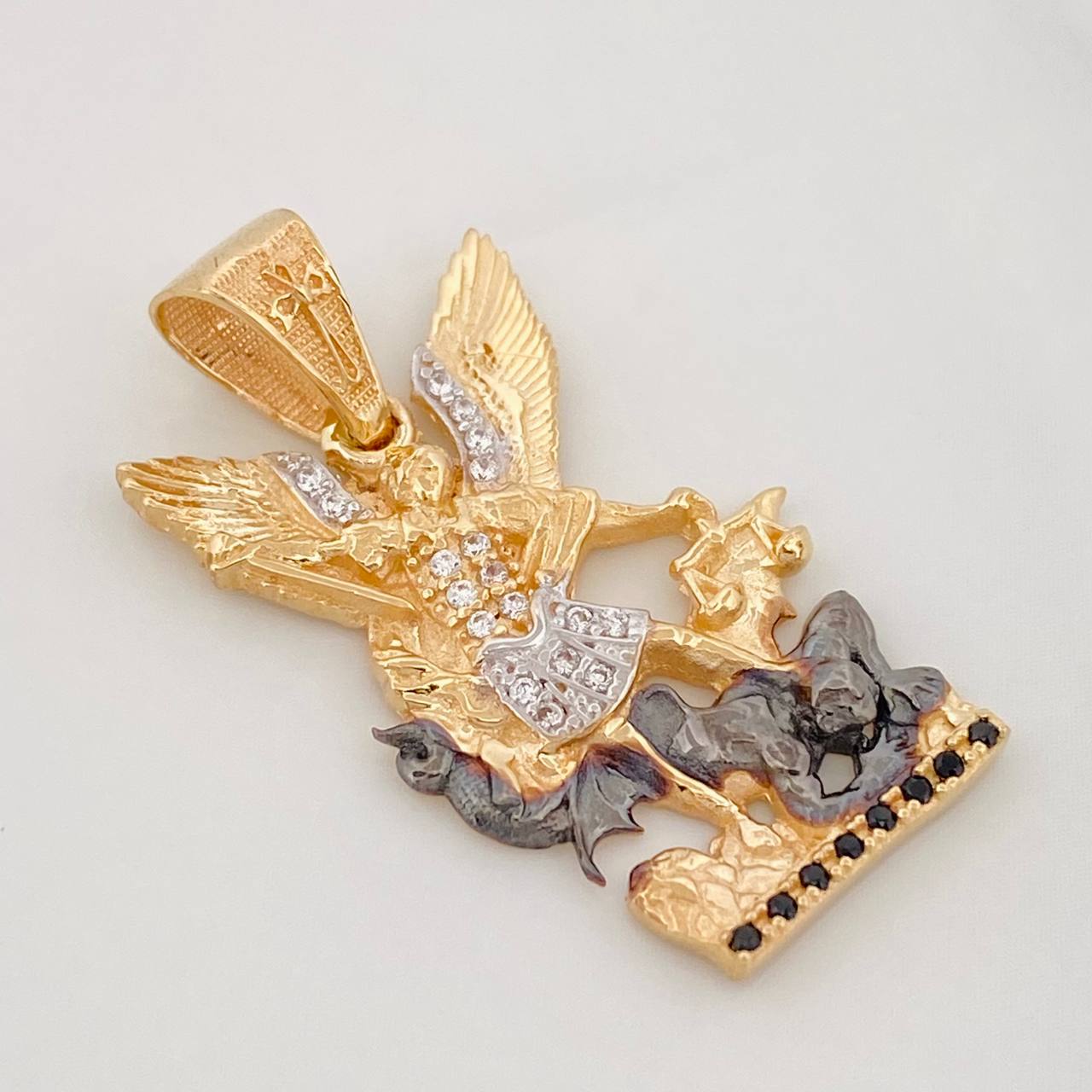 Pendant Saint Michael the Archangel 4.45g / 1 1/4 in Three Golds 18K