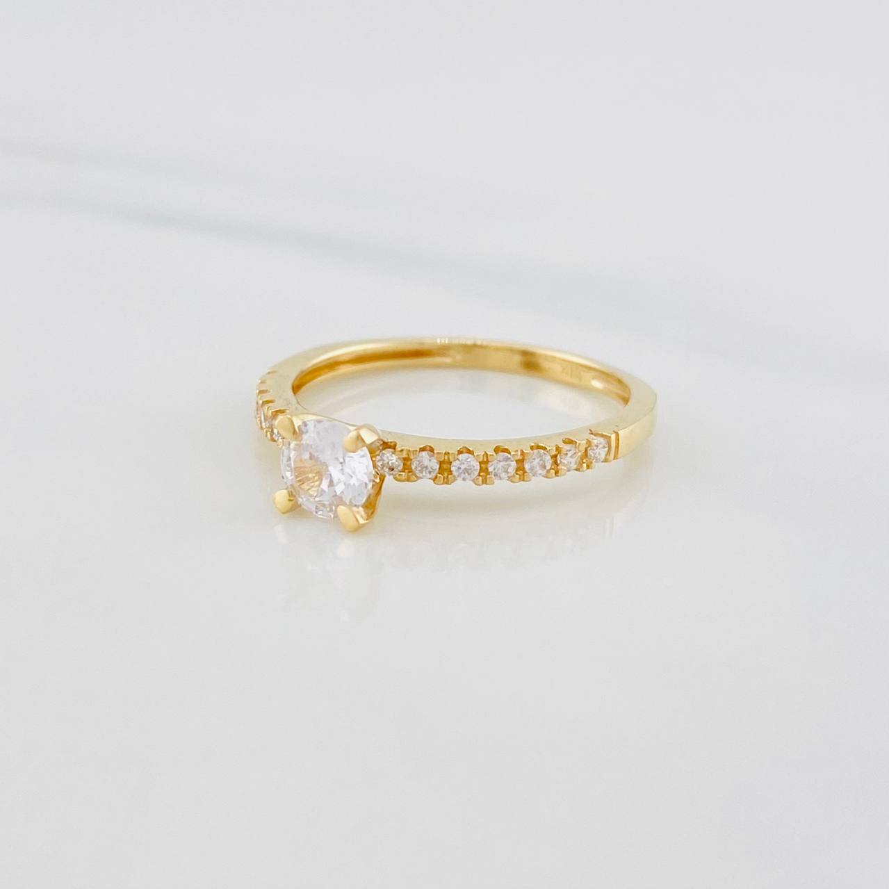 Anillo Solitario churumbela 1.8g / T6 Oro Amarillo 18K