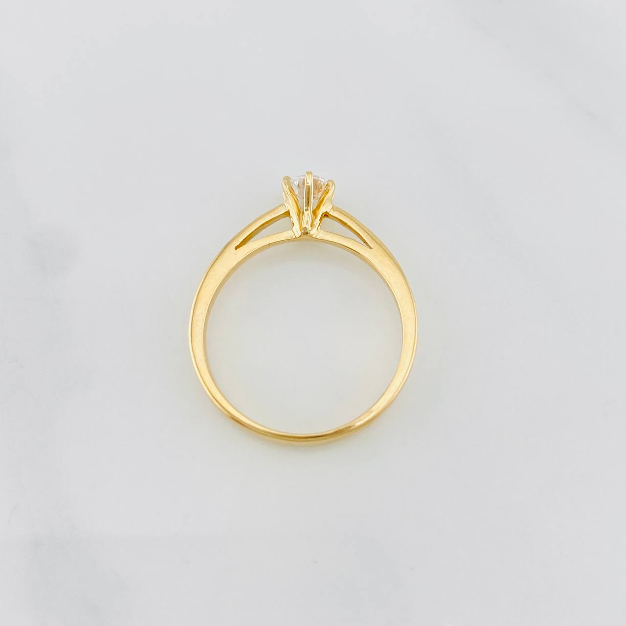 Anillo Solitario puente 2.5g / T6 3/4 Oro Amarillo 18K