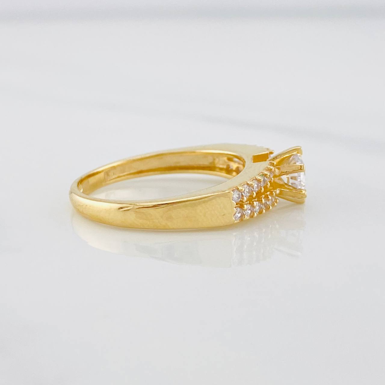 Anillo Solitario Lineas  3.35g / T6 Oro Amarillo 18K