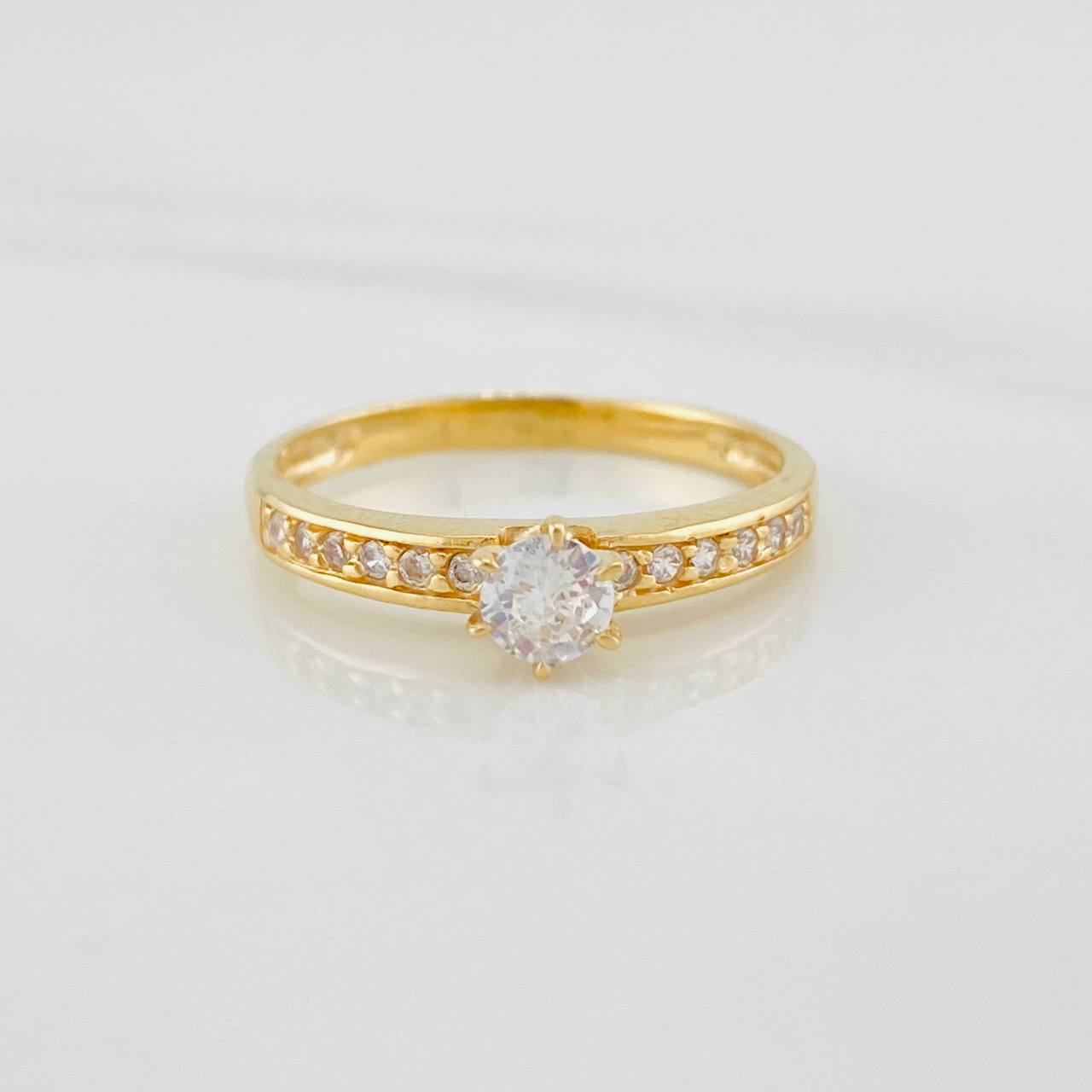 Anillo Solitario churumbela 2.05g / T7 Oro Amarillo 18K