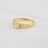 Anillo Solitario trio 2.05g / T7 Oro Amarillo 18K