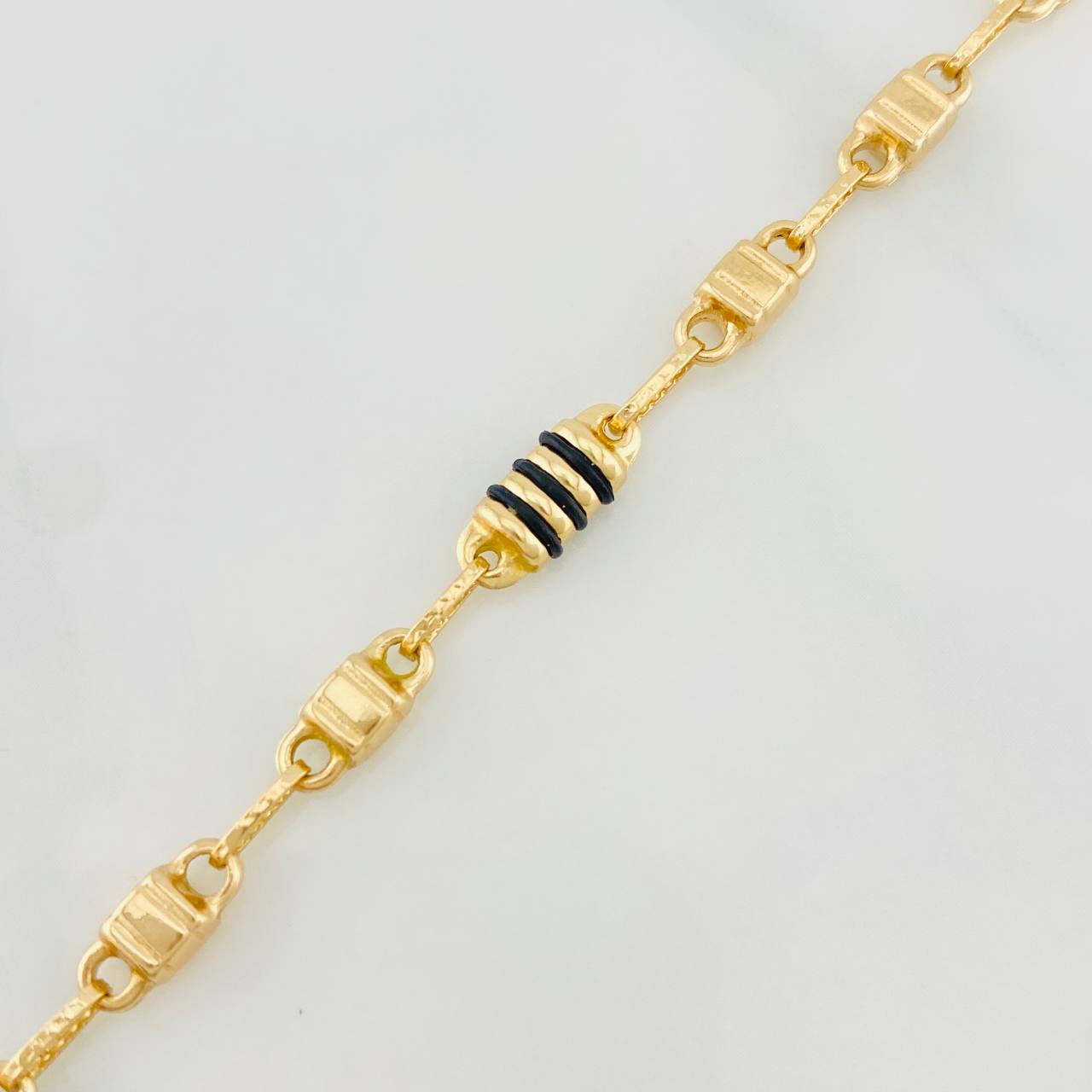 Pulso Rustico candado boya 5.8g / 8 3/4 in / 4.94mm Oro Amarillo 18K