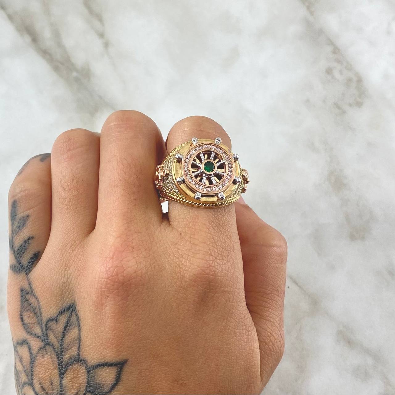 Anillo Timón Movil 12.45gr / T11 / Circones Blancos Verde   Tres Oros 18K