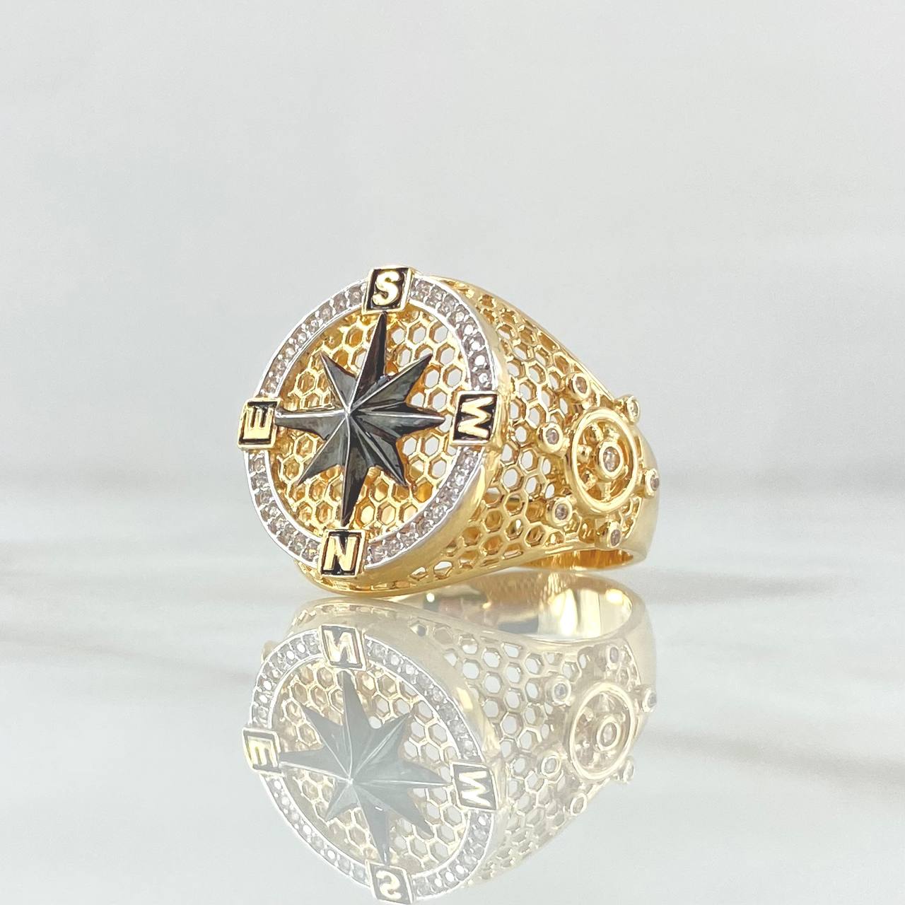 Anillo Brujula Enmallada 9.25gr / T9 1/2 / Circones Blancos Dos Oros Amarillo Blanco 18K ©
