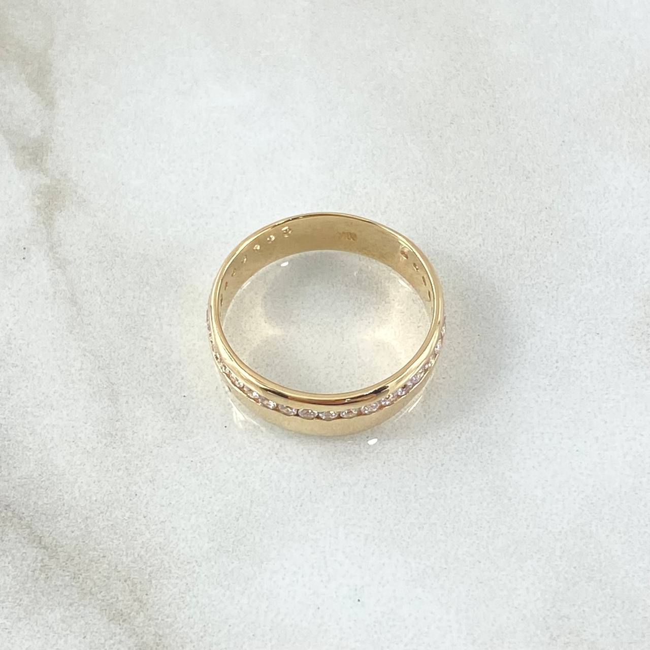 Anillo Argolla Basteada 3.85gr / T6 1/2 / Circones Blancos Oro Amarillo 18K ©