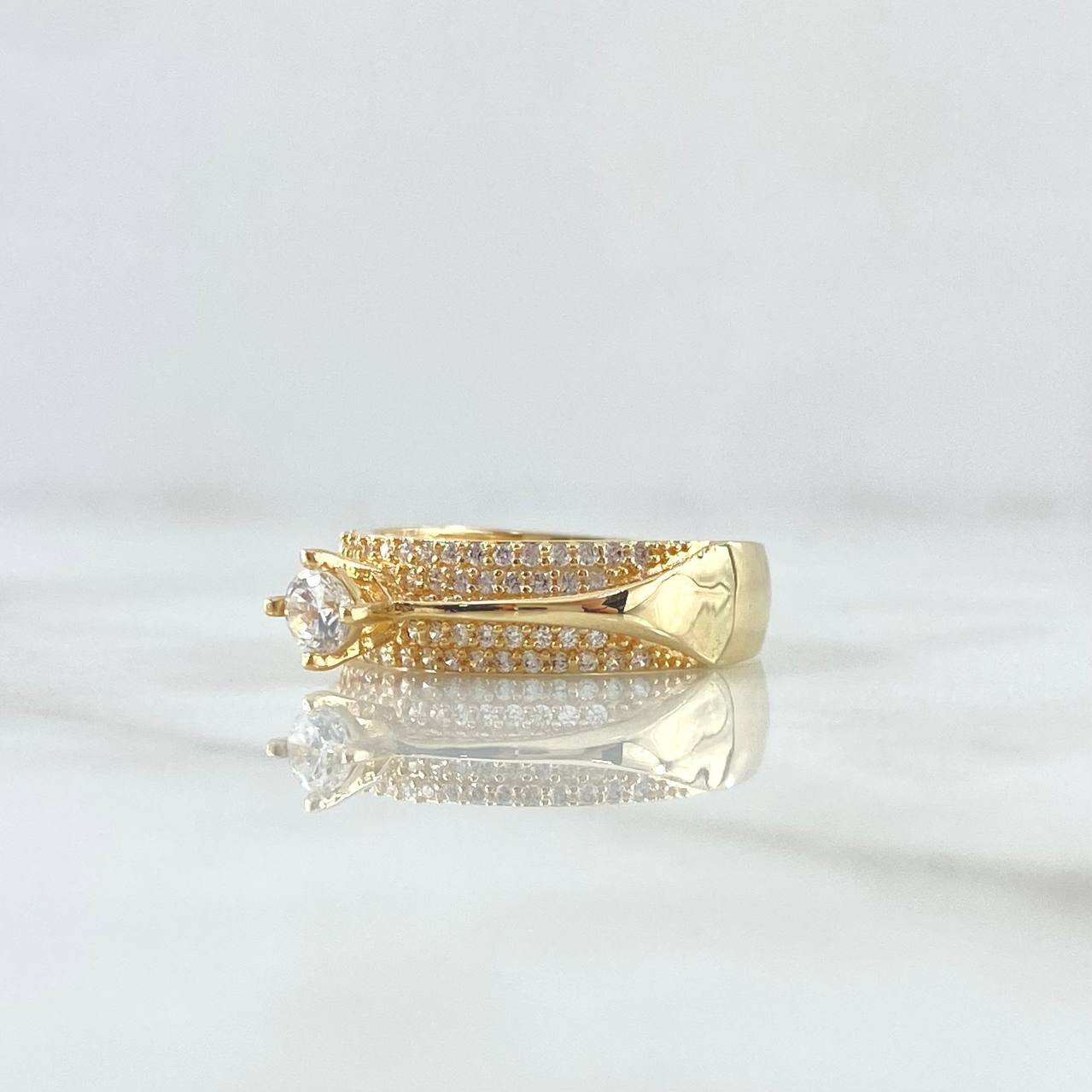 Anillo Solitario Infinito Interno 5.5gr / T6 1/2 / Circones Blancos Oro Amarillo 18K