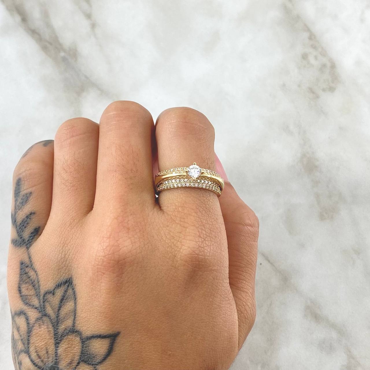 Anillo Solitario Infinito Interno 5.5gr / T6 1/2 / Circones Blancos Oro Amarillo 18K