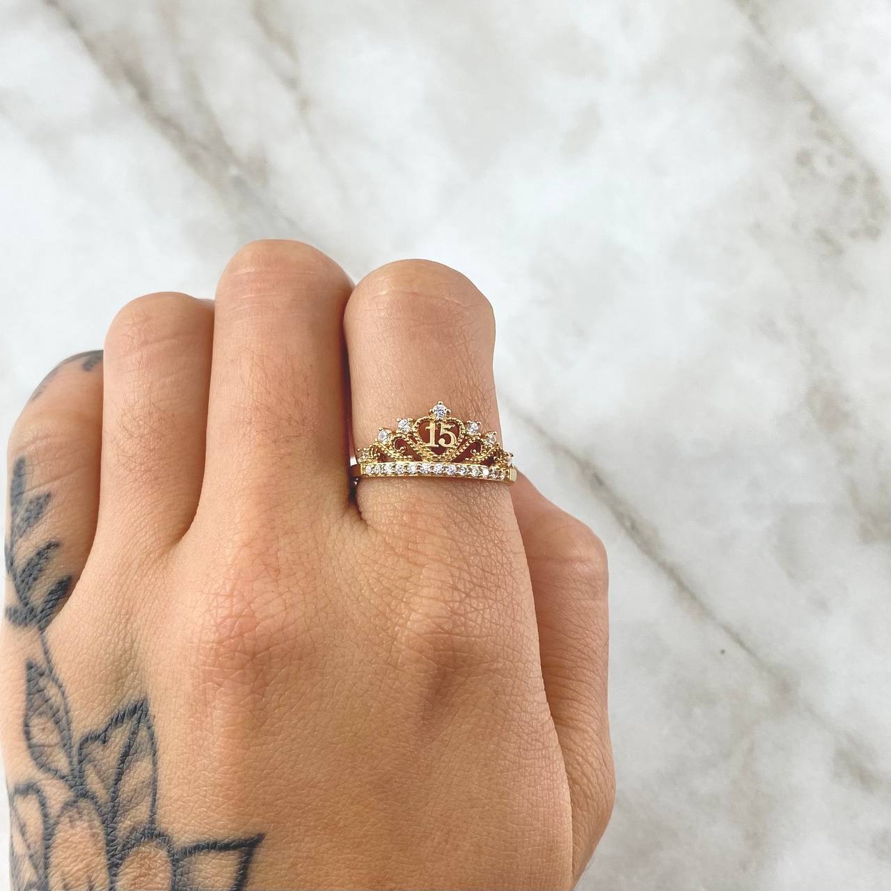 15s Ring Dotted Crown 2.2gr / Size 7 1/4 / White Zircons 18K Yellow Gold