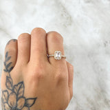 Anillo Solitario Rectangular 2.55gr / T6 3/4 / Circones Blancos Oro Amarillo 18K