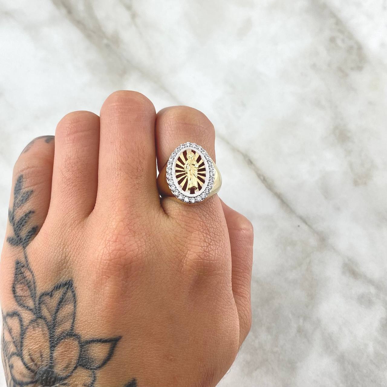 San Judas Filigree Ring 6.3gr / Size 5 1/2 / White Zircons Two-tone Yellow and White 18K Gold *