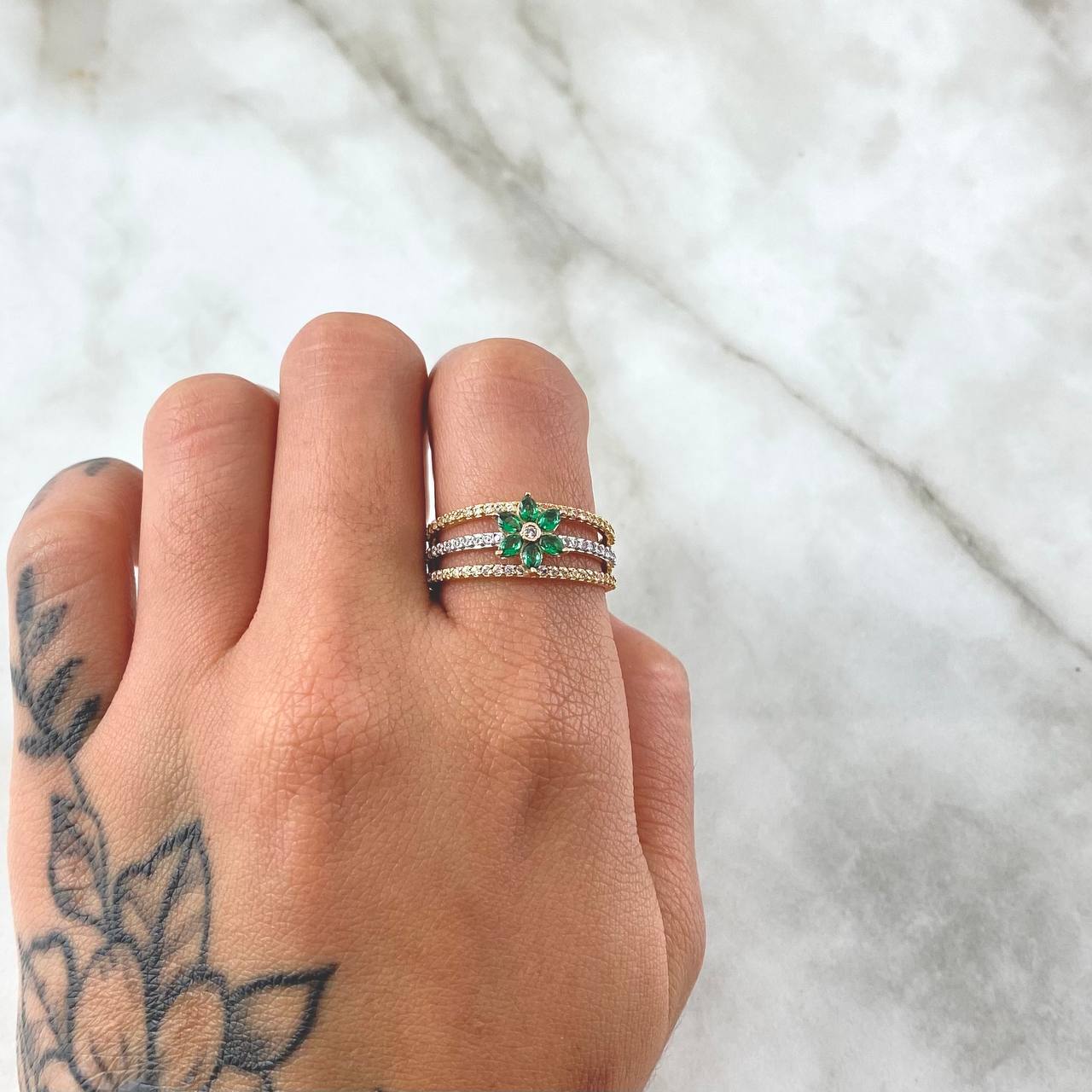 Flower Ring Three Lines 3.8gr / Size 7 1/4 / White and Green Zircons Three 18K Golds
