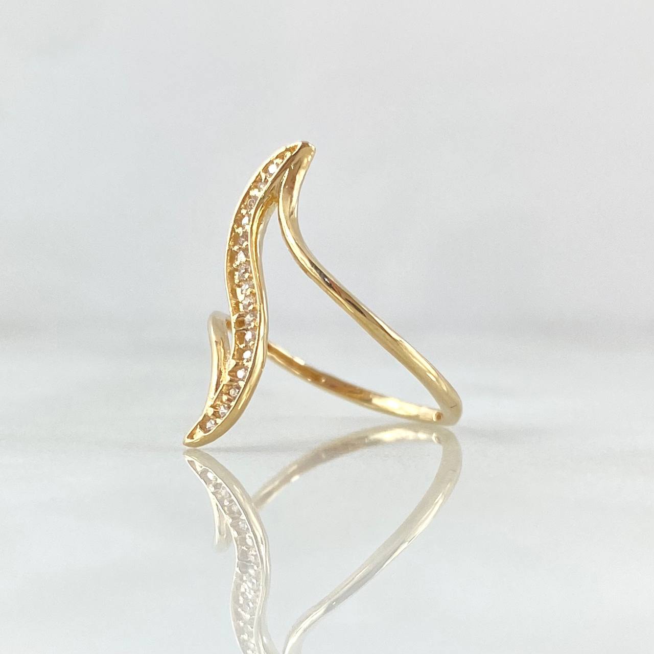 Perpendicular Curve Ring 1.7gr / T6 1/4 / White Zircons 18K Yellow Gold